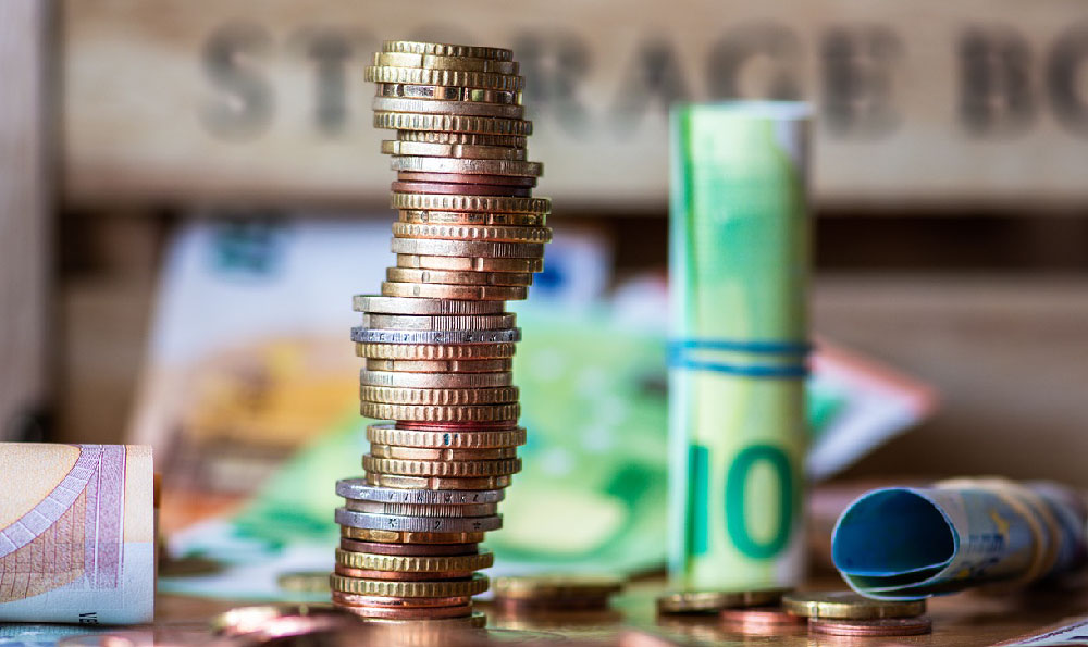How Much Do Fashion Designers Earn? What's Their Salary?