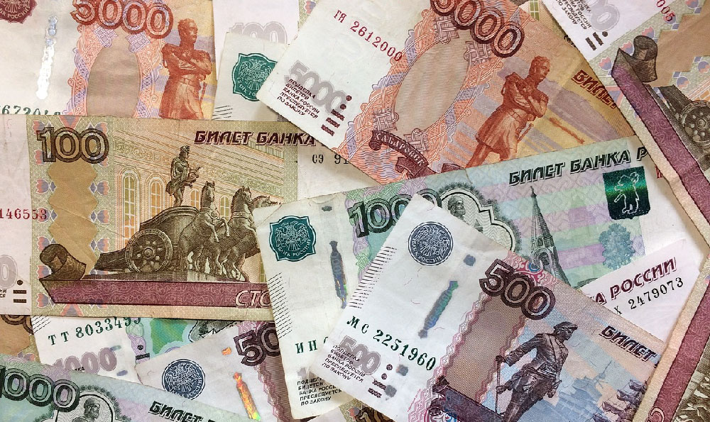 How do singers earn income, and what are their revenue streams?