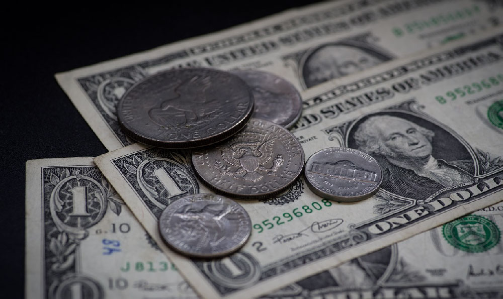 Do Cosmetologists Earn Well? What's the Salary Like?
