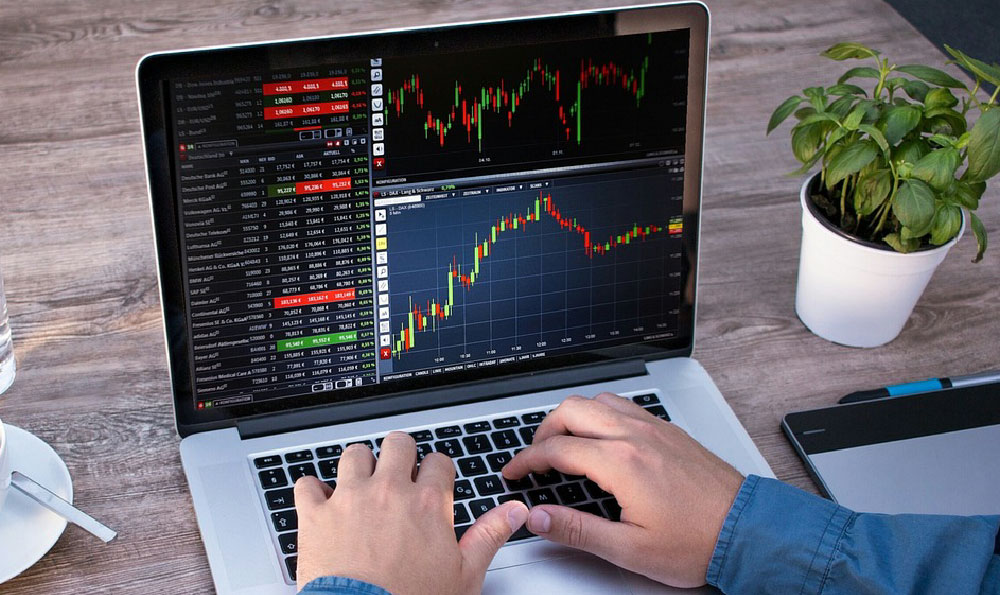 How to become a blogger? And how to make money blogging?
