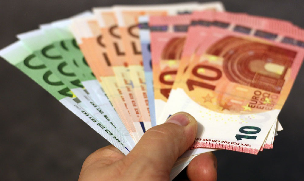 How Much Does an Optometrist Earn? What is an Optometrist's Salary?
