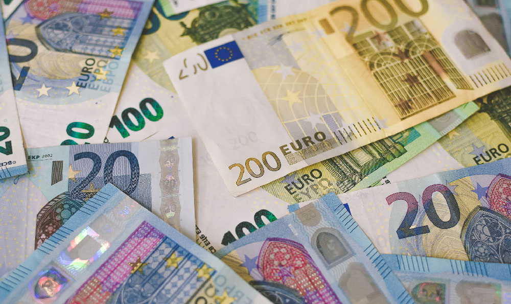 How do bail bondsmen make money through bonding services?
