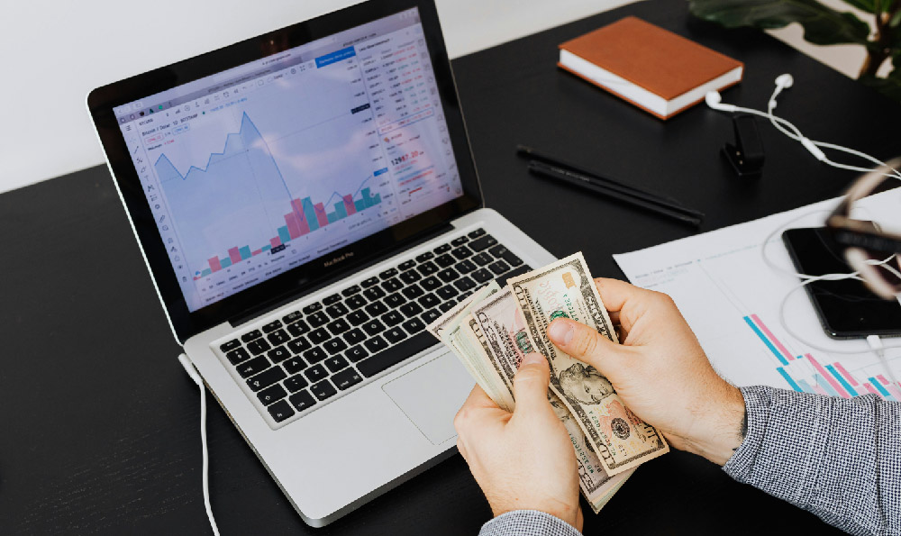 Does YouTube Disclose Your Earnings? How Much Money Do You Make?
